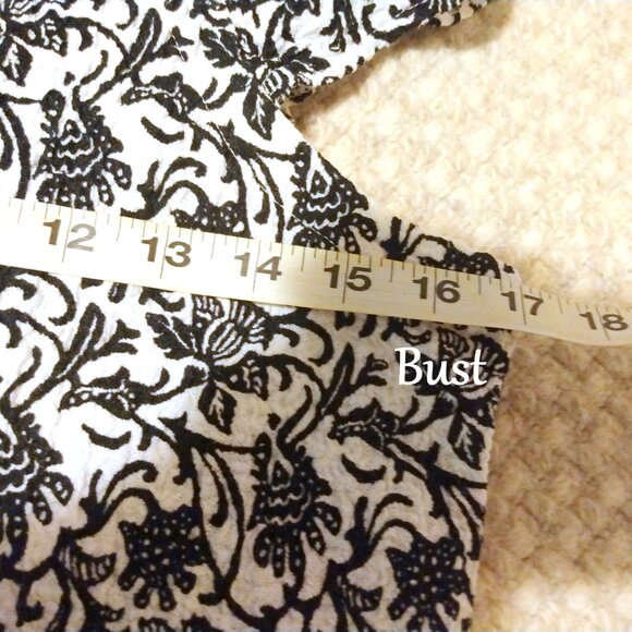 Loft Textured Floral Top S Feminine Cottagecore Parisian Romantic Black White - Picture 6 of 7